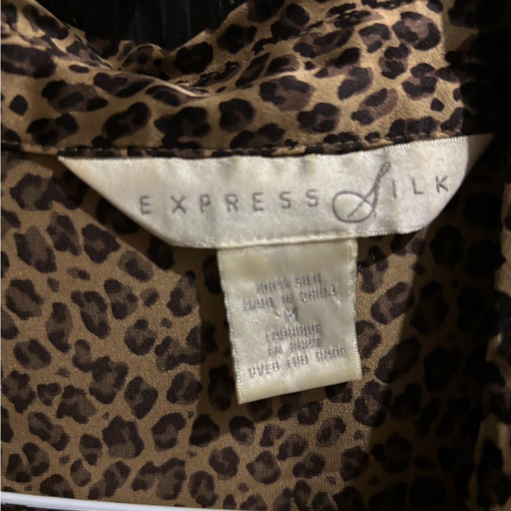 Leopard Print Button-Up Blouse - Picture 4 of 4